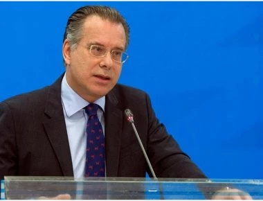 Κουμουτσάκος: «Η κυβέρνηση εξάγει τη σχιζοφρένειά της για το σκοπιανό»